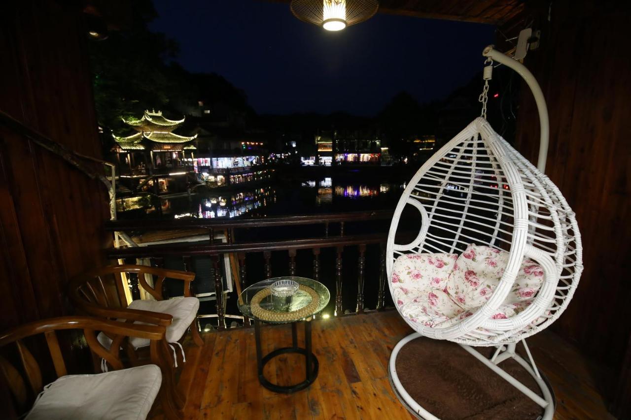 Lqj Riverside Guest House Fenghuang Exterior photo