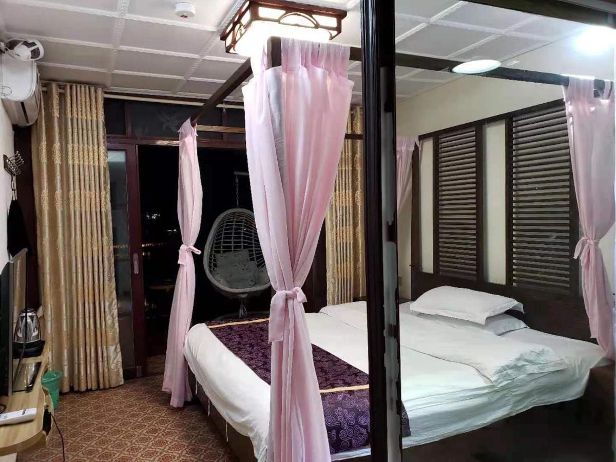 Lqj Riverside Guest House Fenghuang Exterior photo