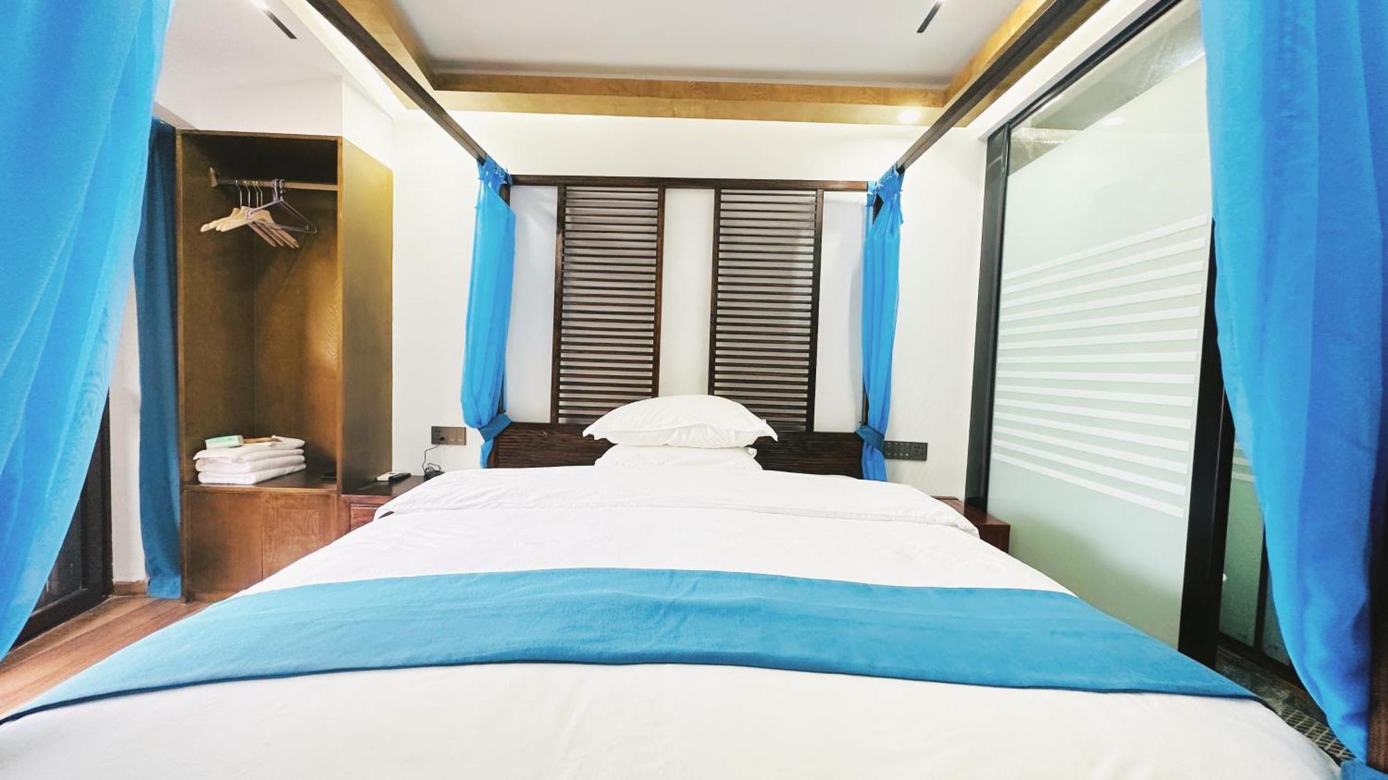 Lqj Riverside Guest House Fenghuang Exterior photo