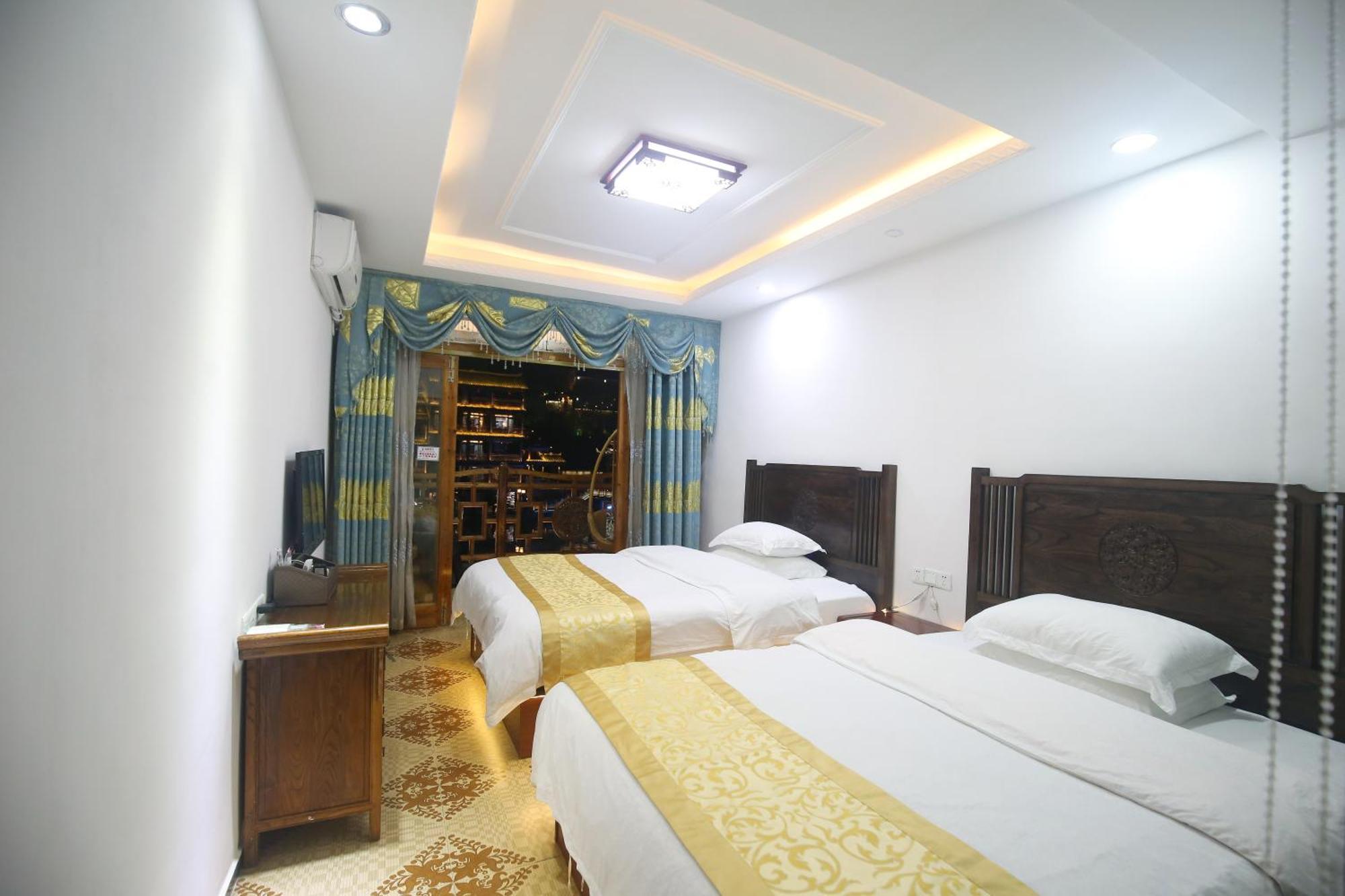 Lqj Riverside Guest House Fenghuang Exterior photo