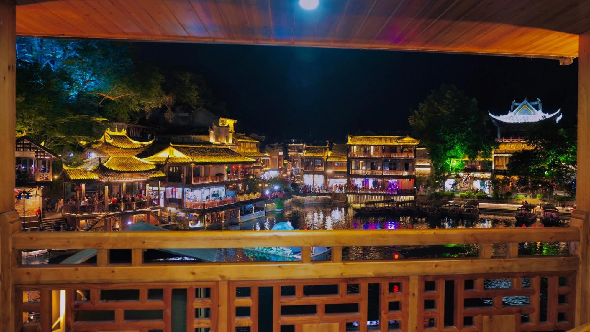 Lqj Riverside Guest House Fenghuang Exterior photo