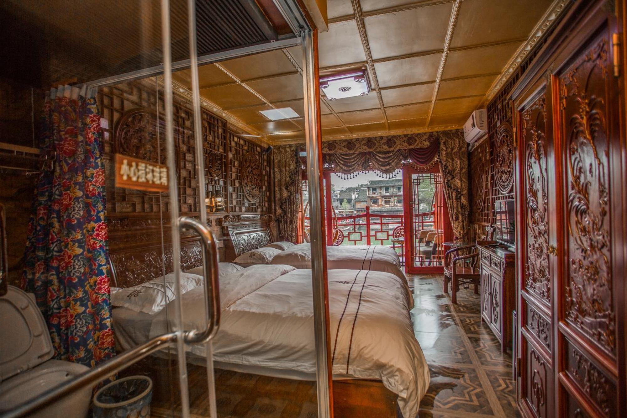 Lqj Riverside Guest House Fenghuang Exterior photo