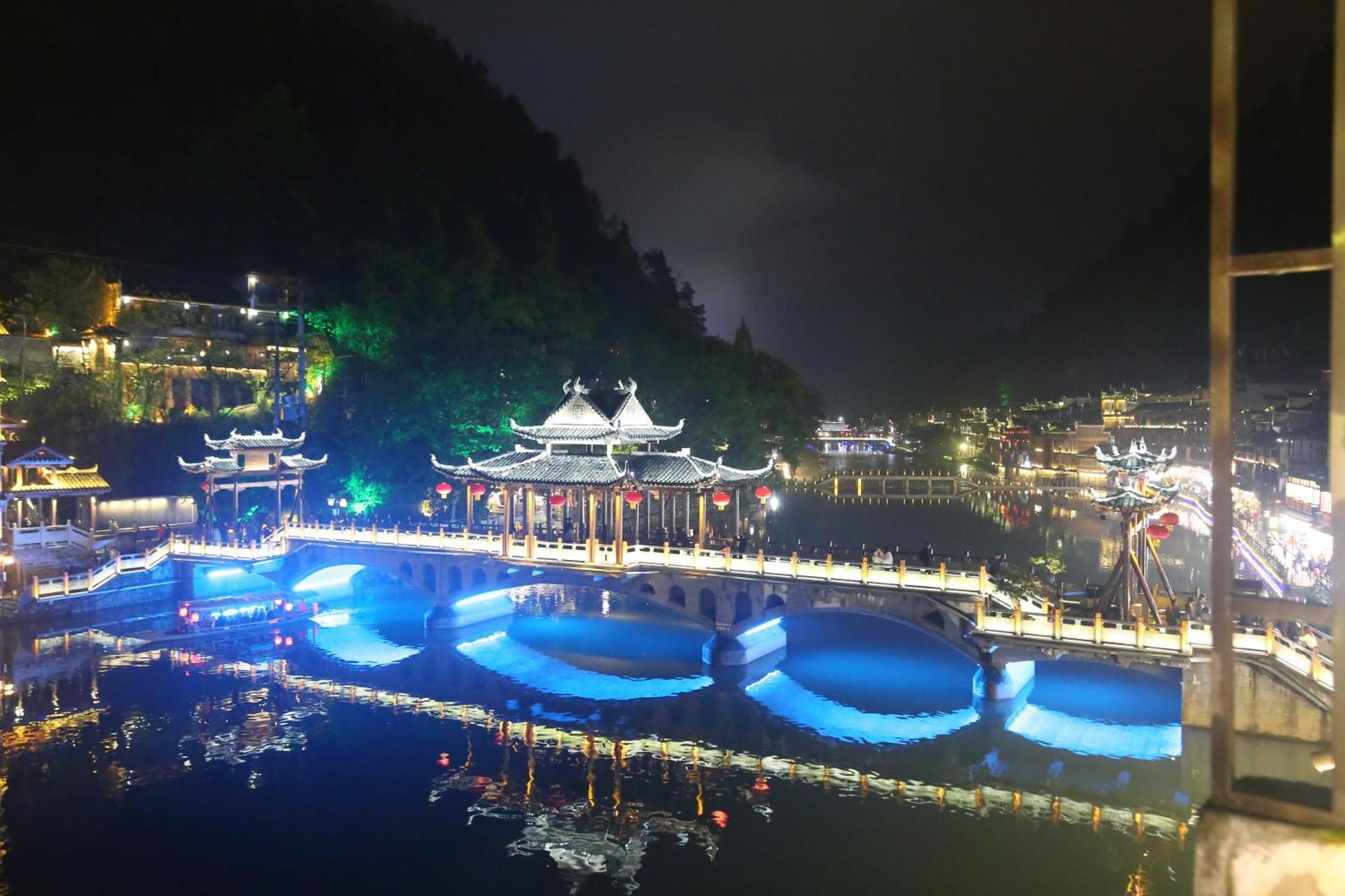 Lqj Riverside Guest House Fenghuang Exterior photo